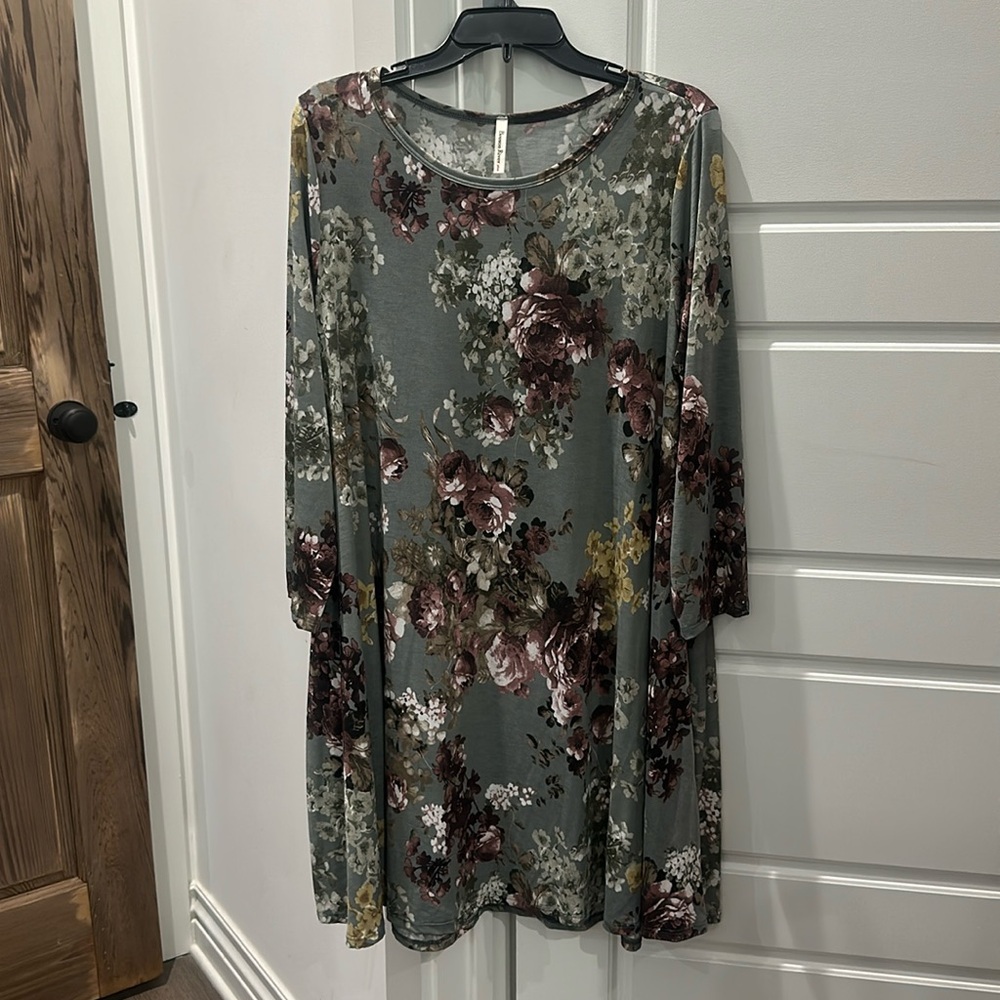 Women’s 2xl grey floral print chic soul brand dress